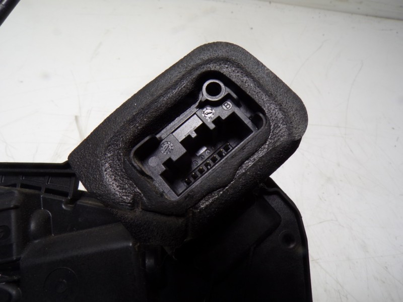 Recambio de cerradura puerta trasera derecha para skoda rapid 1.6 tdi dpf referencia OEM IAM 5E0839016A 5E0839016A 