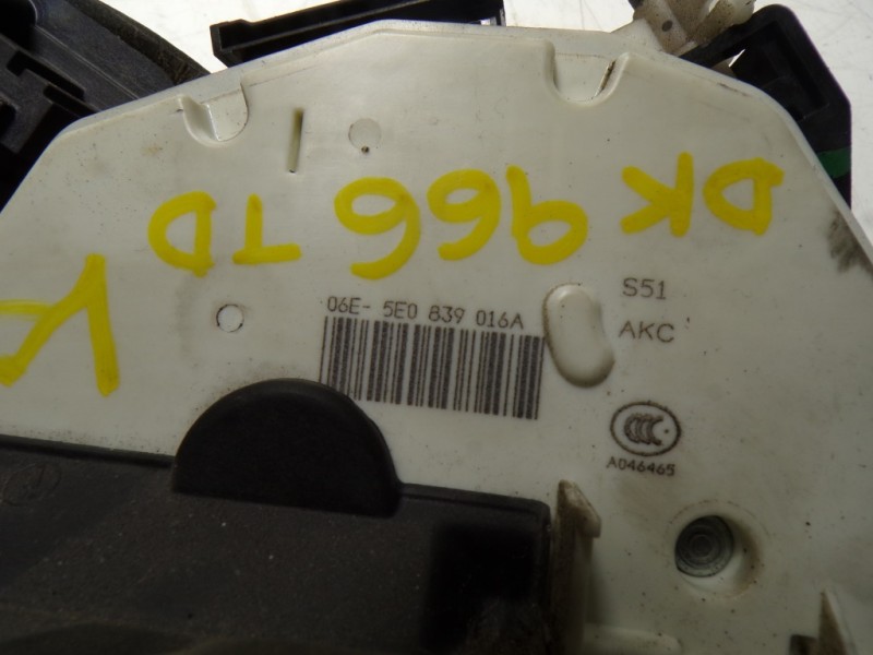 Recambio de cerradura puerta trasera derecha para skoda rapid 1.6 tdi dpf referencia OEM IAM 5E0839016A 5E0839016A 