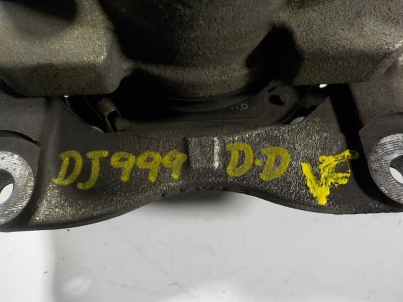 Recambio de pinza freno delantera derecha para toyota yaris hybrid active referencia OEM IAM 477300D200  