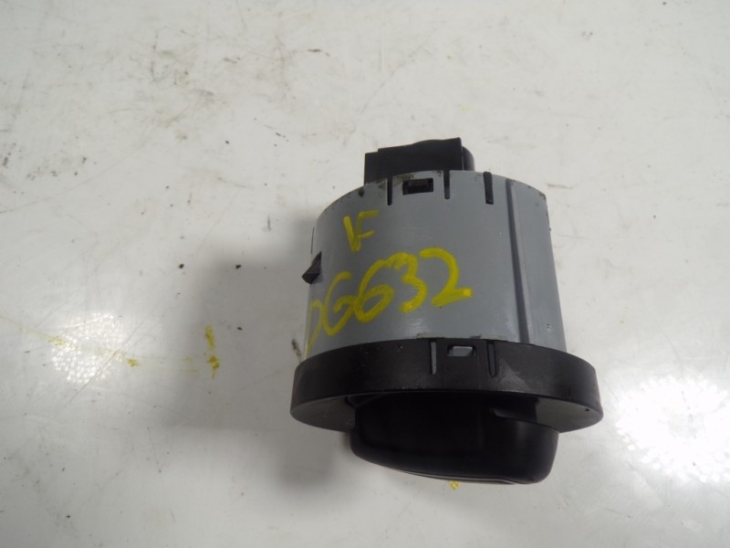 Recambio de mando luces para skoda fabia 1.0 mpi referencia OEM IAM 5E0941431FWHI 5E0941431F 10095090