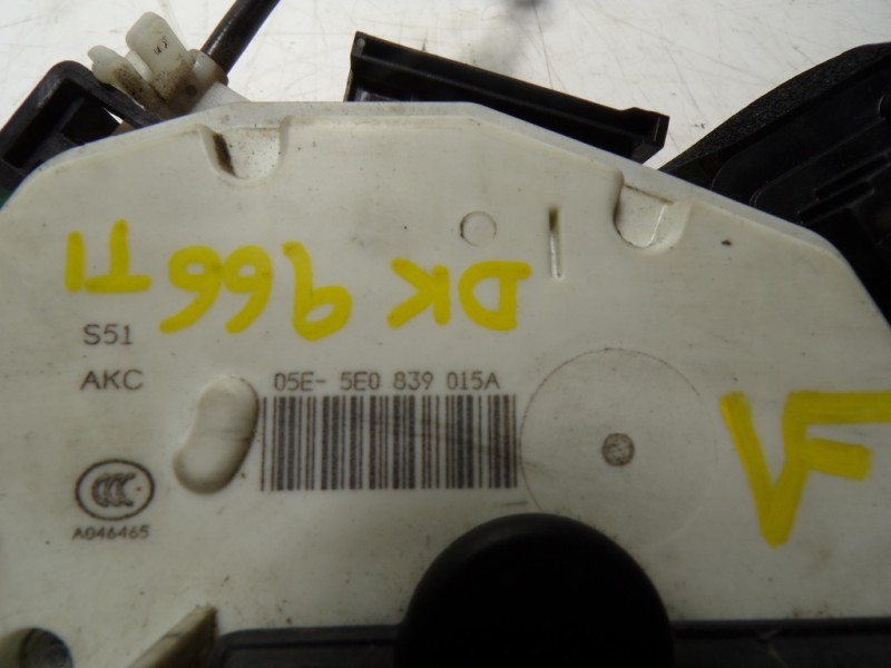 Recambio de cerradura puerta trasera izquierda para skoda rapid 1.6 tdi dpf referencia OEM IAM 5E0839015A 5E0839015A 