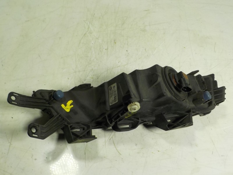 Recambio de faro antiniebla derecho para skoda rapid 1.6 tdi dpf referencia OEM IAM 6V0949102  
