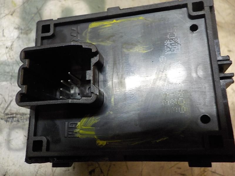 Recambio de mando elevalunas delantero derecho para opel adam unlimited ecoflex referencia OEM IAM   