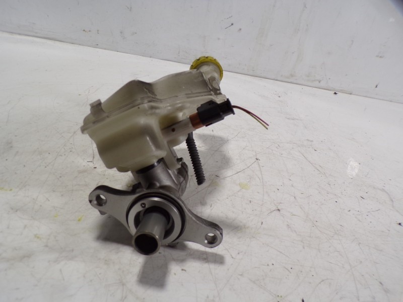 Recambio de bomba freno para peugeot 208 1.2 12v e-vti referencia OEM IAM 4601R7  