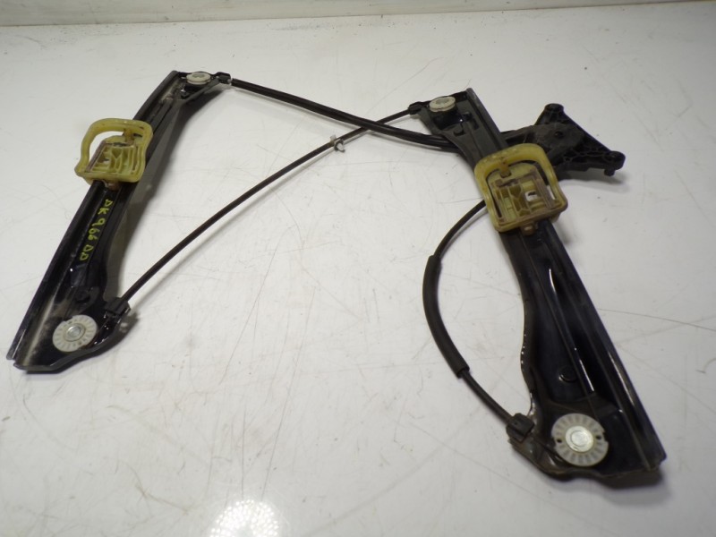 Recambio de elevalunas delantero derecho para skoda rapid 1.6 tdi dpf referencia OEM IAM 5JA837462  