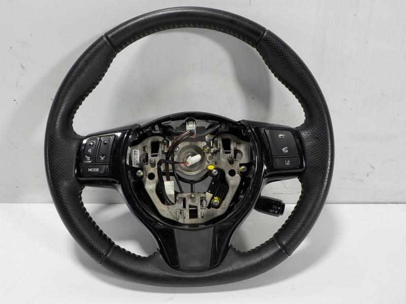 Recambio de volante para toyota yaris hybrid active referencia OEM IAM 451020D31027 45100OD51027 307198399B4WAD