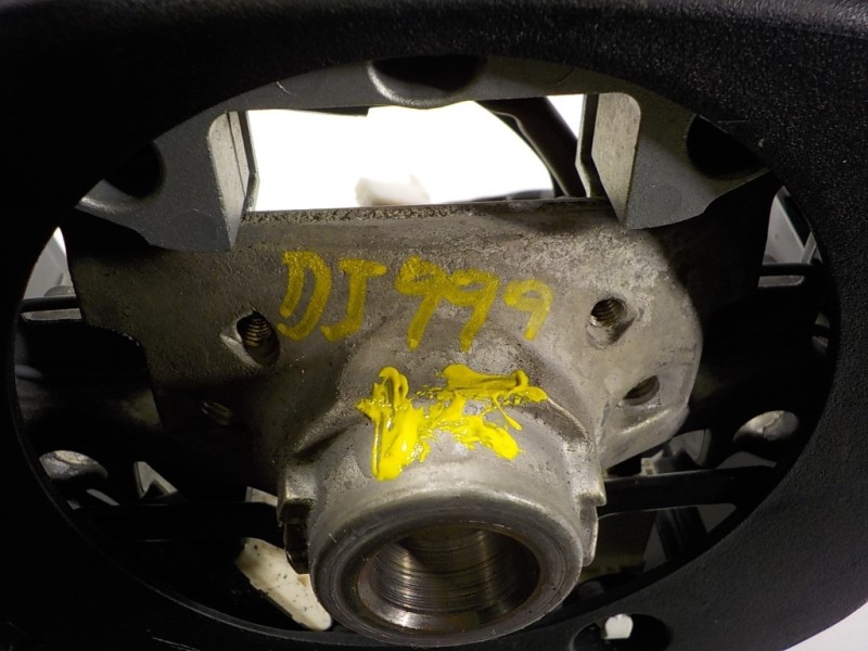 Recambio de volante para toyota yaris hybrid active referencia OEM IAM 451020D31027 45100OD51027 307198399B4WAD