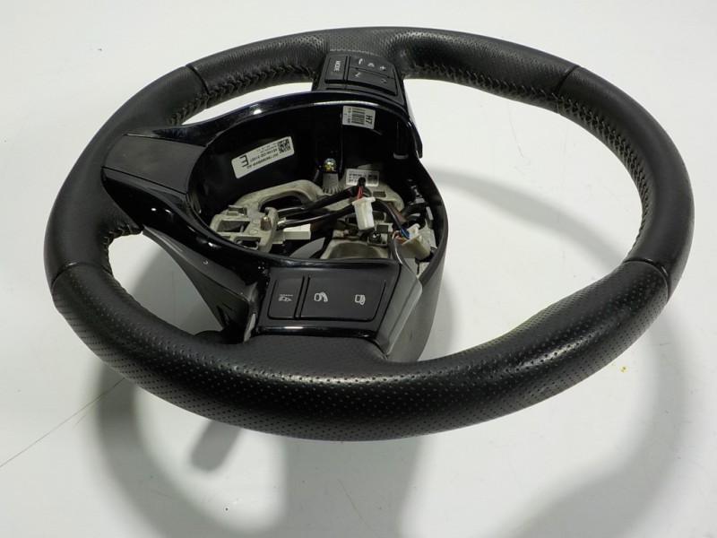 Recambio de volante para toyota yaris hybrid active referencia OEM IAM 451020D31027 45100OD51027 307198399B4WAD