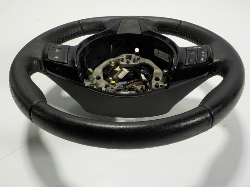 Recambio de volante para toyota yaris hybrid active referencia OEM IAM 451020D31027 45100OD51027 307198399B4WAD