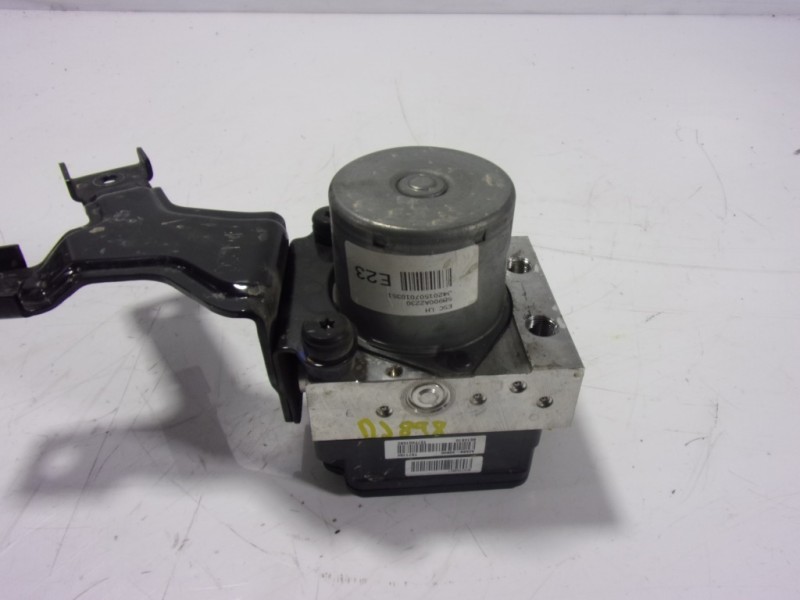 Recambio de abs para kia cee´d 1.6 gdi cat referencia OEM IAM 58920A2230 58900A2230 A258930800