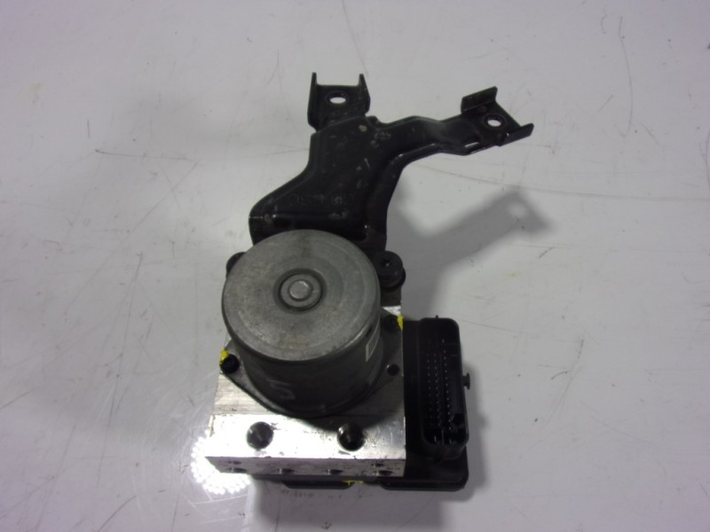 Recambio de abs para kia cee´d 1.6 gdi cat referencia OEM IAM 58920A2230 58900A2230 A258930800