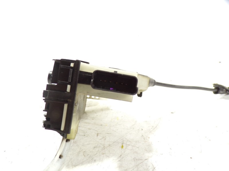 Recambio de cerradura puerta delantera izquierda para peugeot 208 1.2 12v e-vti referencia OEM IAM 9812500880  