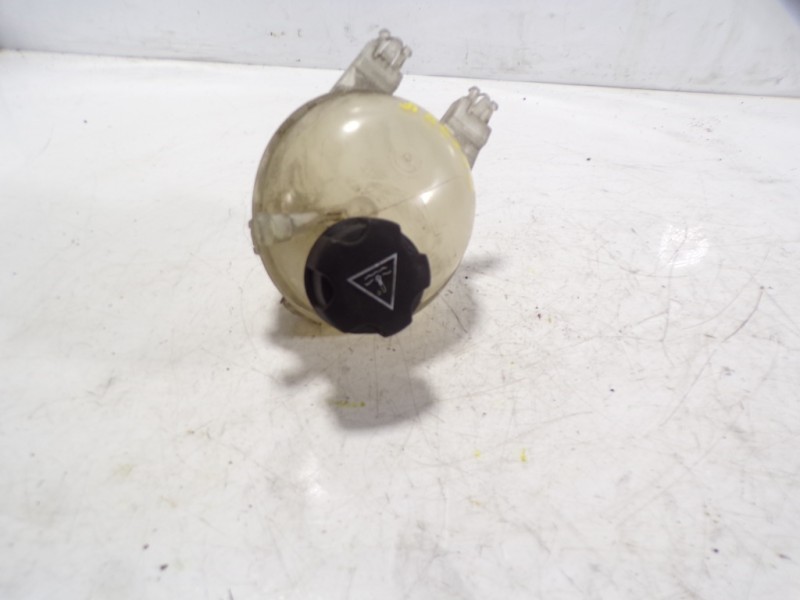 Recambio de deposito expansion para peugeot 208 1.2 12v e-vti referencia OEM IAM 9800777280  