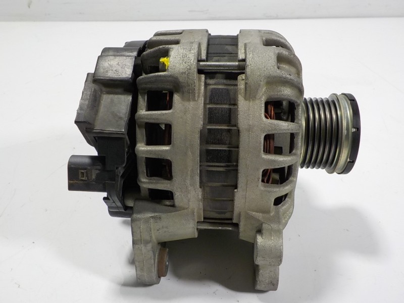 Recambio de alternador para seat ibiza (kj1) 1.0 referencia OEM IAM 04C903023J 04C903023J 