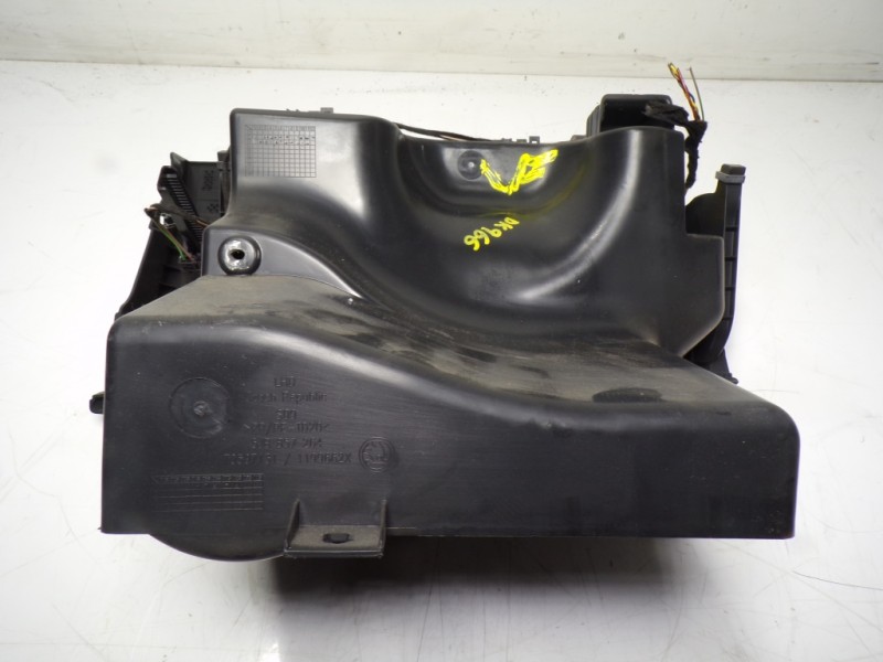 Recambio de guantera para skoda rapid 1.6 tdi dpf referencia OEM IAM 5JB857097E9B9 5JB857097E 