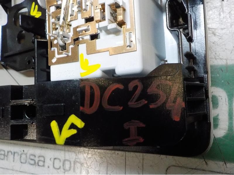 Recambio de piloto interior para opel astra j lim. selective referencia OEM IAM 13285100 22943126 