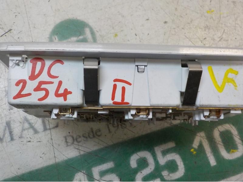 Recambio de piloto interior para opel astra j lim. selective referencia OEM IAM 22774329 316627975 