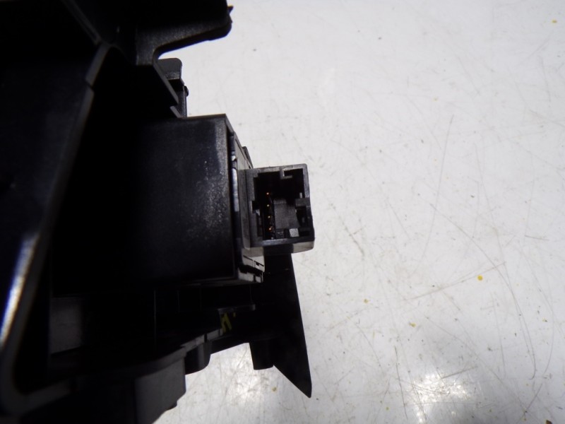 Recambio de mando elevalunas trasero izquierdo para audi q2 (gab) 30 tfsi advanced referencia OEM IAM 8V0959855B 8V0959855B 