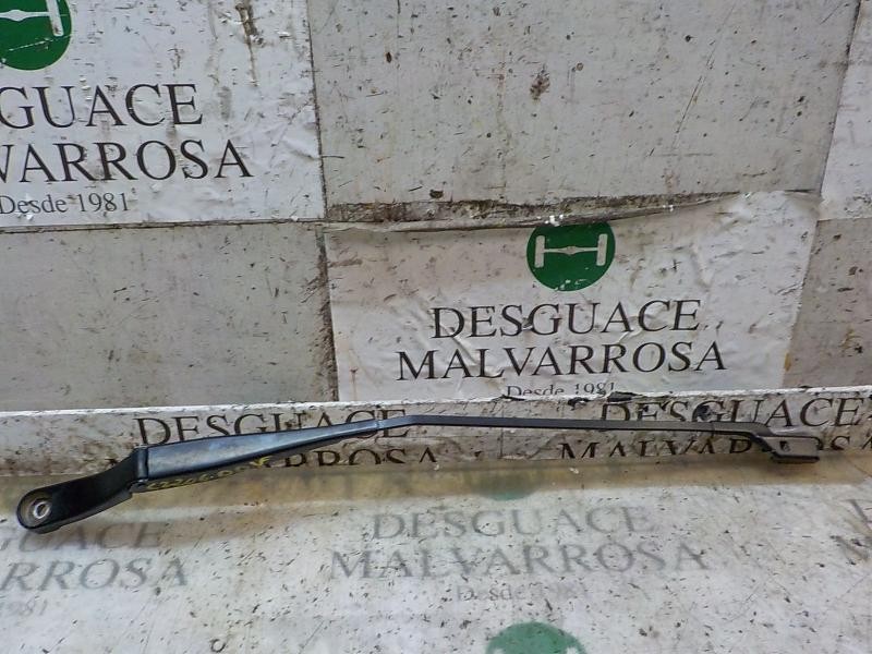 Recambio de brazo limpia delantero derecho para peugeot 308 1.6 hdi referencia OEM IAM 1610672480  