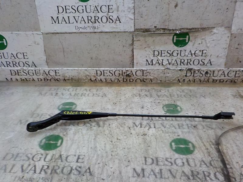 Recambio de brazo limpia delantero derecho para peugeot 308 1.6 hdi referencia OEM IAM 1610672480  