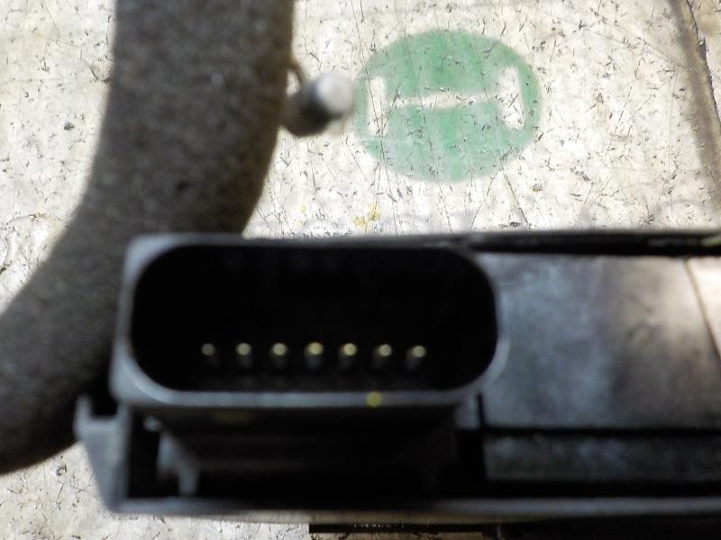 Recambio de cerradura puerta trasera derecha para peugeot 308 1.6 hdi referencia OEM IAM 9807954780  