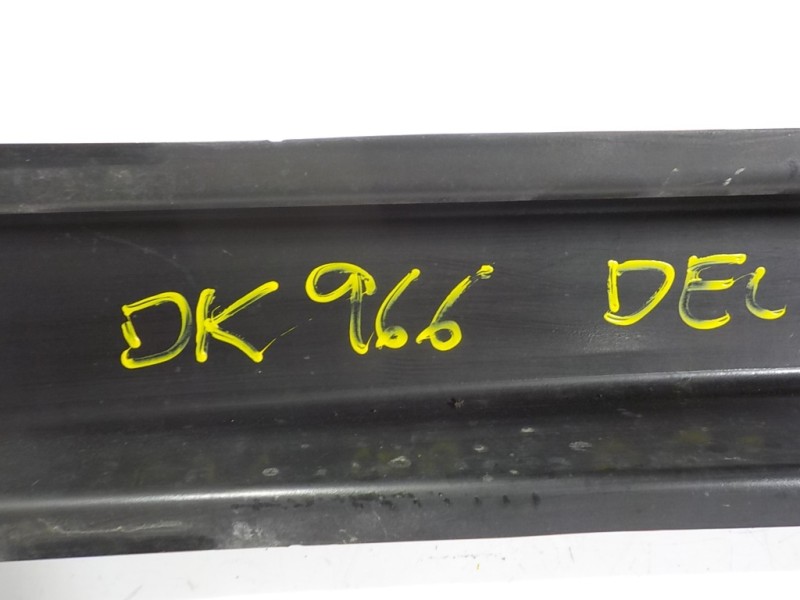 Recambio de refuerzo paragolpes delantero para skoda rapid 1.6 tdi dpf referencia OEM IAM 5JA807109A  