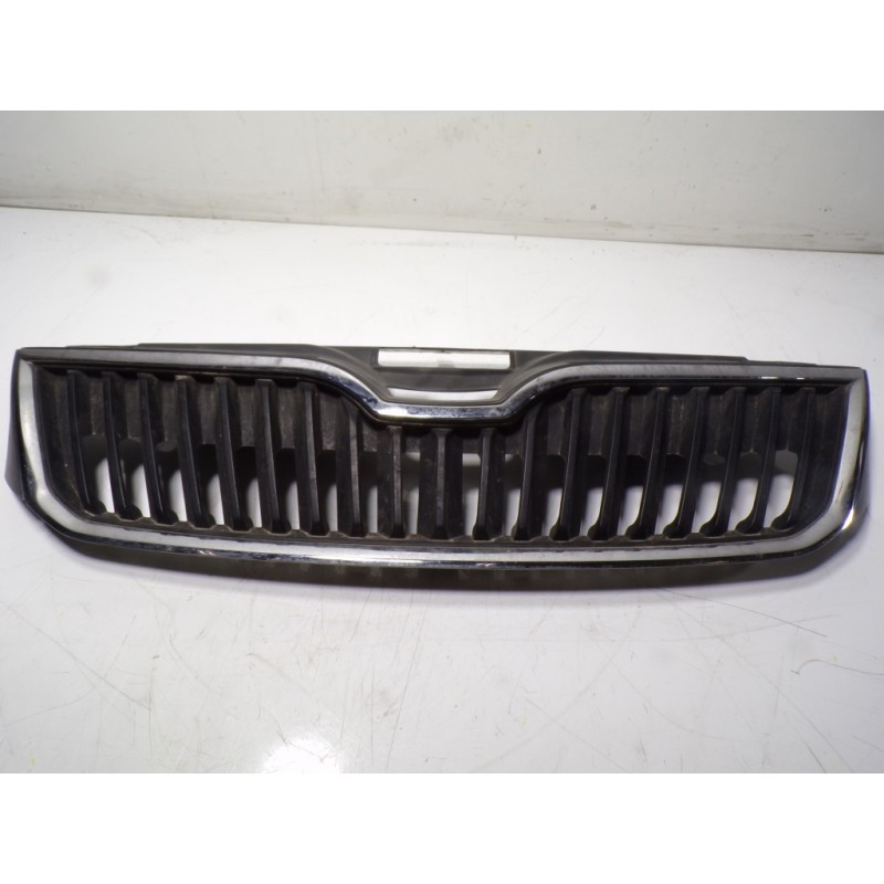 Recambio de rejilla para skoda rapid 1.6 tdi dpf referencia OEM IAM 5JA8536689B9 5JA853668 