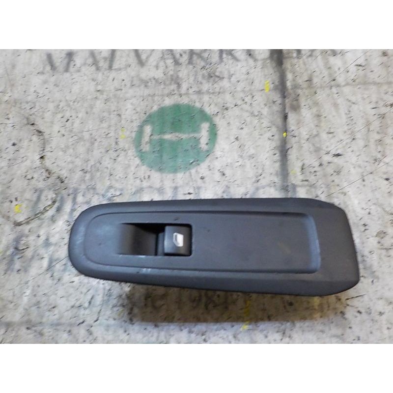 Recambio de mando elevalunas delantero derecho para peugeot 308 1.6 hdi referencia OEM IAM 96762292ZD  