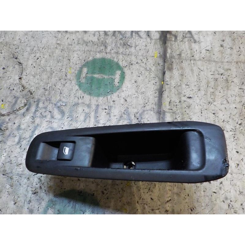 Recambio de mando elevalunas trasero derecho para peugeot 308 1.6 hdi referencia OEM IAM 96762292ZD  