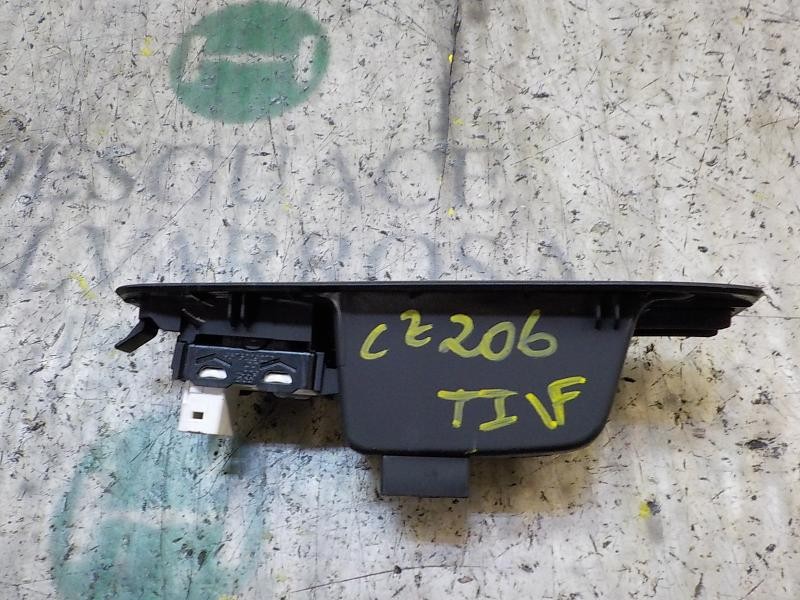 Recambio de mando elevalunas trasero izquierdo para peugeot 308 1.6 hdi referencia OEM IAM 96762292ZD  