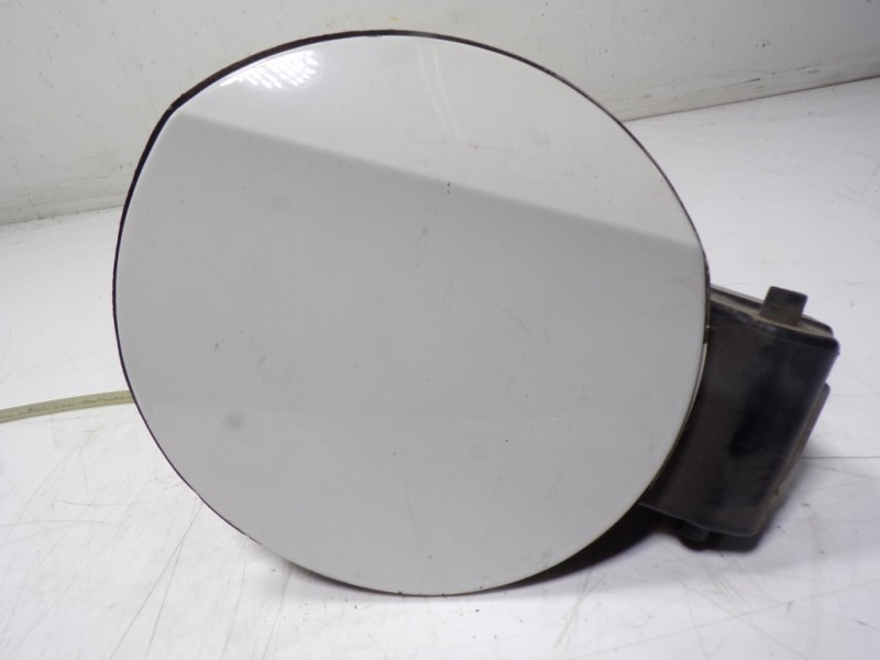 Recambio de tapa combustible para skoda rapid 1.6 tdi dpf referencia OEM IAM 5JJ809909 5JJ809999 5JJ809999B