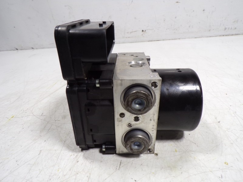 Recambio de abs para volvo c30 1.6 diesel cat referencia OEM IAM 30793527 27040834134313 611C100081F