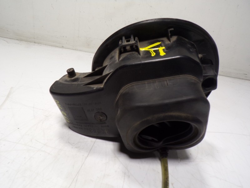 Recambio de tapa combustible para skoda rapid 1.6 tdi dpf referencia OEM IAM 5JJ809909 5JJ809999 5JJ809999B