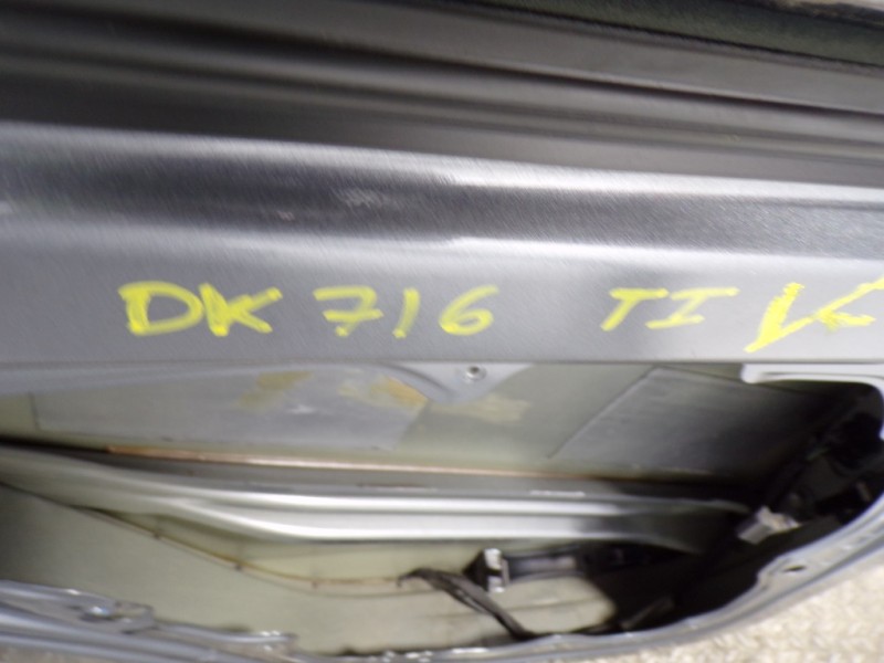 Recambio de puerta trasera izquierda para volvo v40 cross country 1.6 diesel cat referencia OEM IAM 32321999  