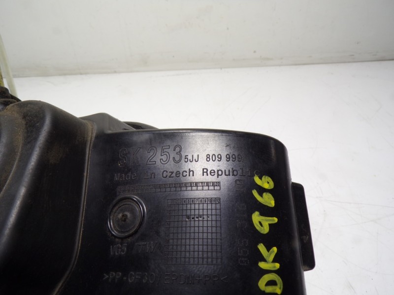 Recambio de tapa combustible para skoda rapid 1.6 tdi dpf referencia OEM IAM 5JJ809909 5JJ809999 5JJ809999B