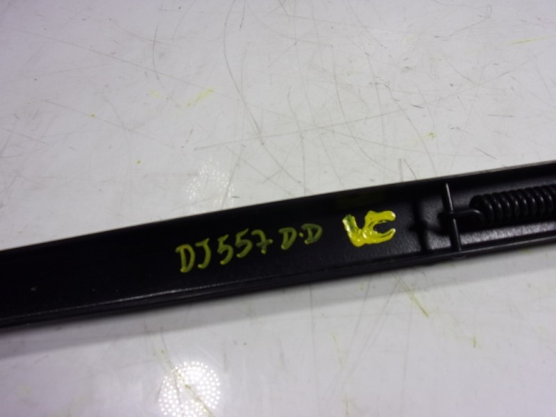 Recambio de brazo limpia delantero derecho para toyota c-hr 132 kw referencia OEM IAM 85211F4011  