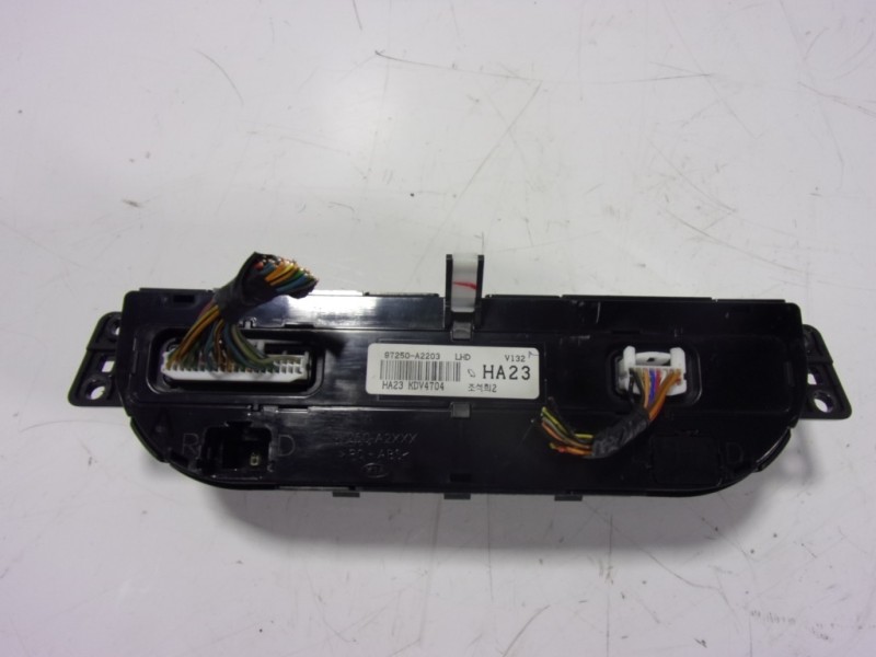 Recambio de mando climatizador para kia cee´d 1.6 gdi cat referencia OEM IAM 97250A2203WK 97250A2203 