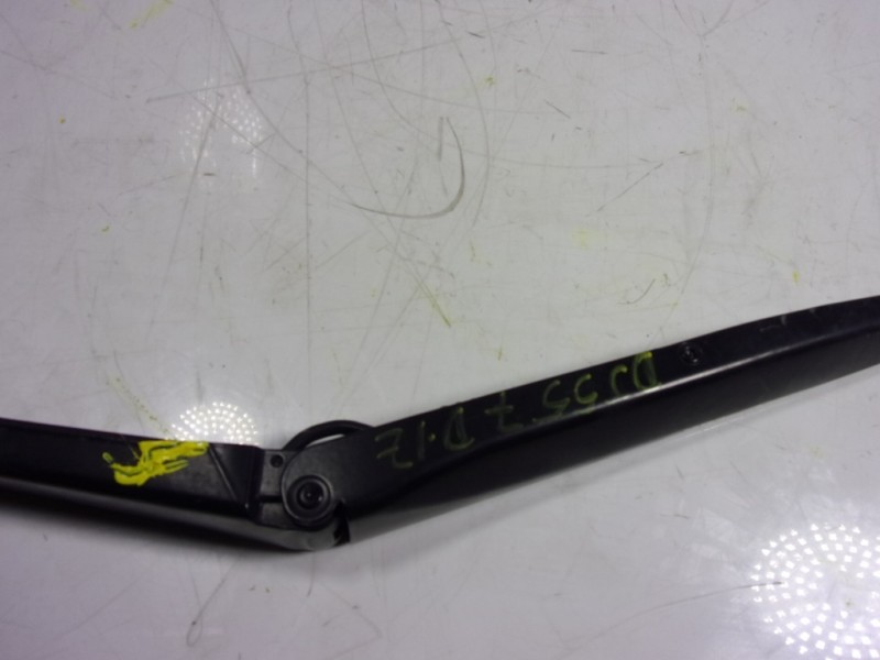 Recambio de brazo limpia delantero izquierdo para toyota c-hr 132 kw referencia OEM IAM 85221F4010  