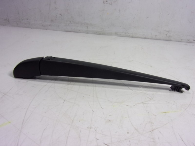 Recambio de brazo limpia trasero para toyota c-hr 132 kw referencia OEM IAM 85241F4010  