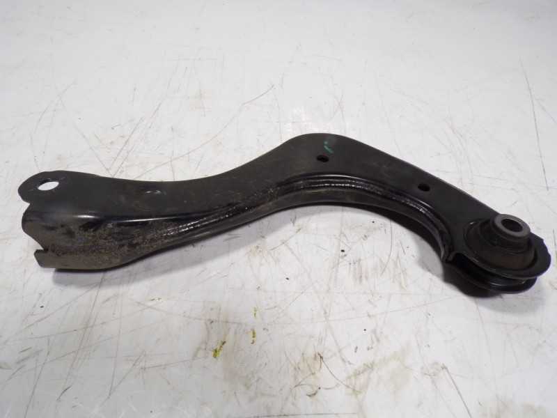 Recambio de brazo suspension superior trasero derecho para toyota c-hr 132 kw referencia OEM IAM 48770F4010  