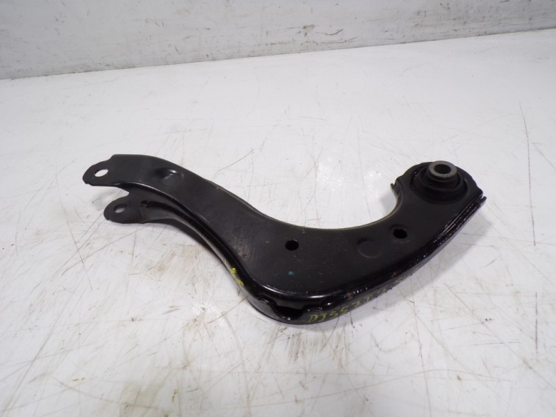 Recambio de brazo suspension superior trasero izquierdo para toyota c-hr 132 kw referencia OEM IAM 48790F4010  
