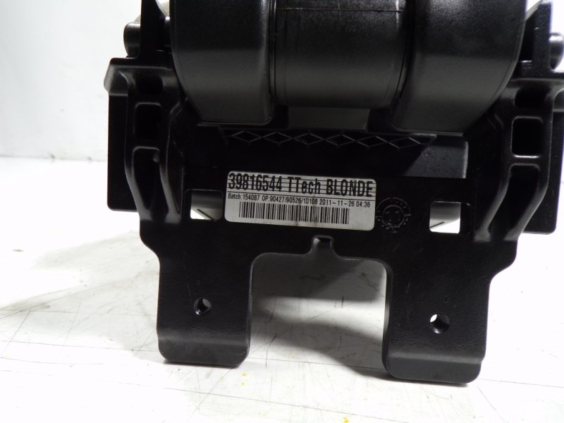 Recambio de apoyabrazos central para volvo c30 1.6 diesel cat referencia OEM IAM  39816544 