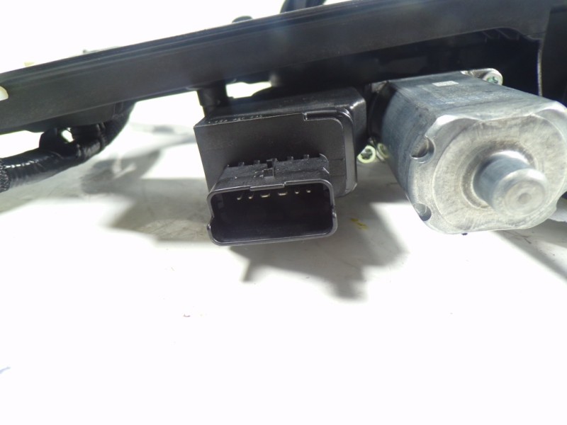 Recambio de elevalunas delantero izquierdo para toyota proace city 1.2 12v referencia OEM IAM  9830335880 