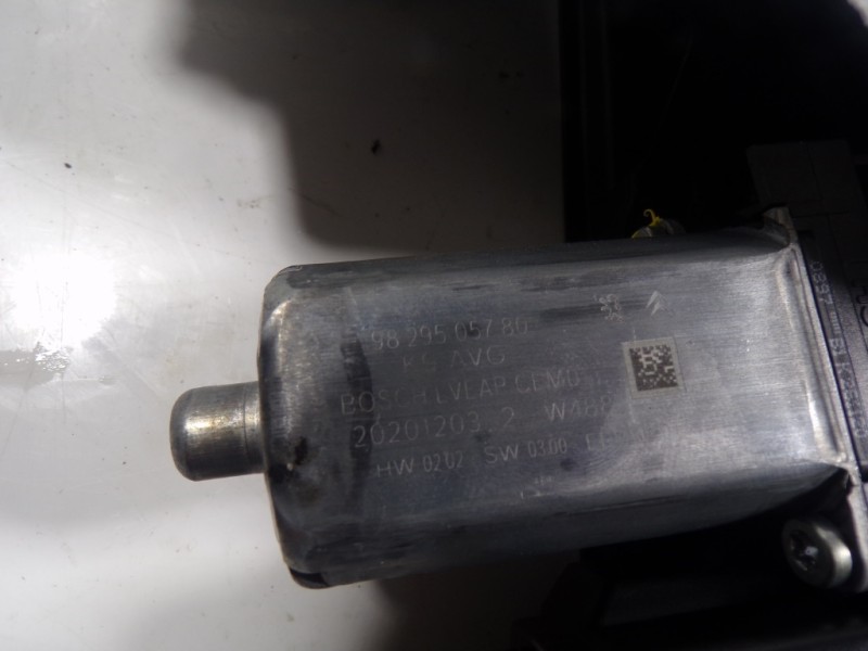 Recambio de elevalunas delantero izquierdo para toyota proace city 1.2 12v referencia OEM IAM  9830335880 