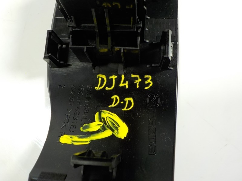 Recambio de mando elevalunas delantero derecho para mazda 3 berlina (bp) evolution referencia OEM IAM  BDGF66370 