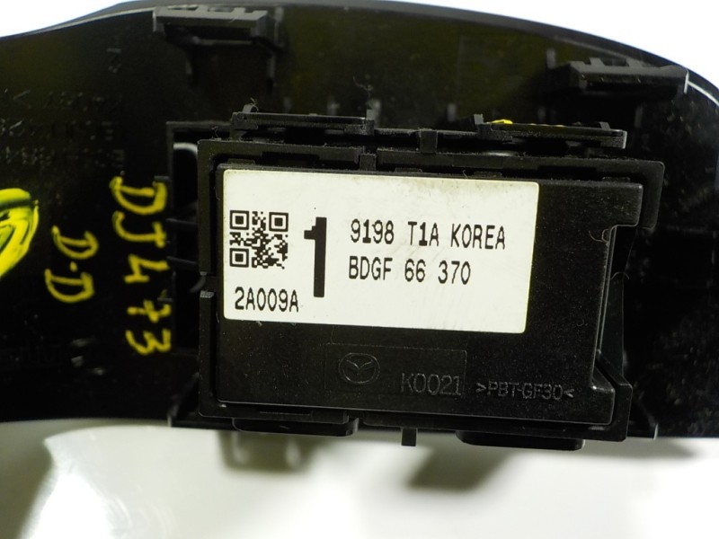 Recambio de mando elevalunas delantero derecho para mazda 3 berlina (bp) evolution referencia OEM IAM  BDGF66370 