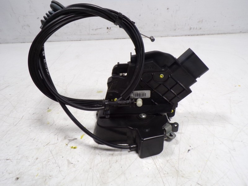 Recambio de cerradura puerta delantera derecha para volvo c30 1.6 diesel cat referencia OEM IAM  30799302 A048069
