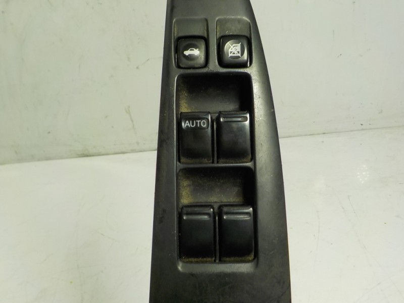 Recambio de mando elevalunas delantero izquierdo para nissan primera berlina (p12) 1.6 cat referencia OEM IAM  25401AV640 