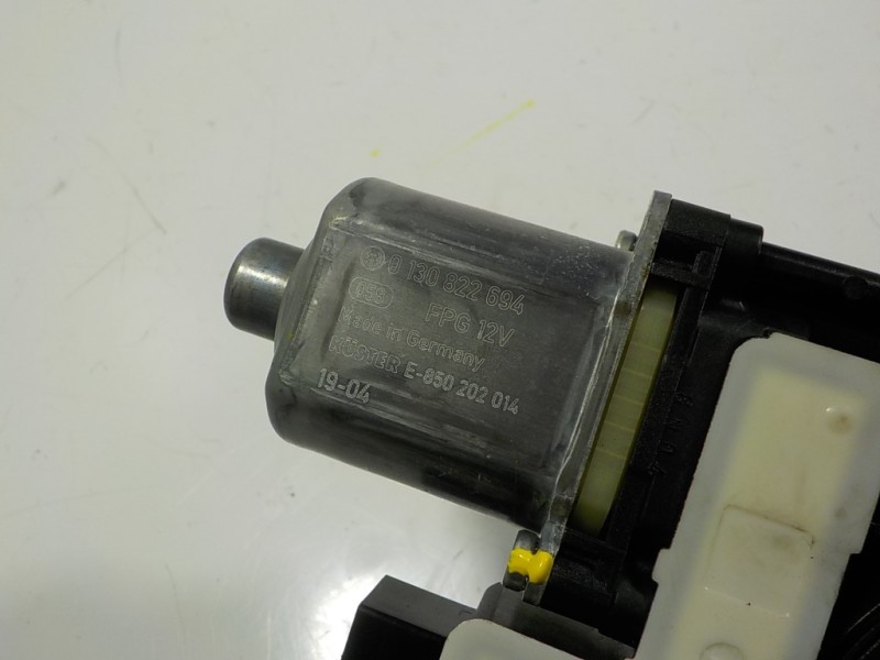 Recambio de motor elevalunas trasero derecho para seat ibiza (kj1) 1.0 referencia OEM IAM 5Q0959812D 5Q0959408 