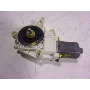 MOTOR ELEVALUNAS DELANTERO DERECHO A2518200842 A2518200842 